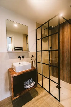 Internal-view-shower-room