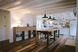 internal-view-dining-rustic-table