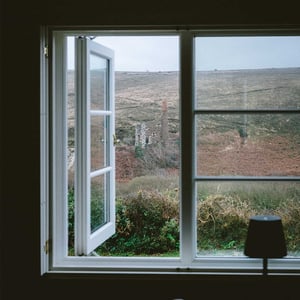 internal-view-window-engine-house