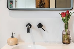 sink-wall-mounted-taps-right